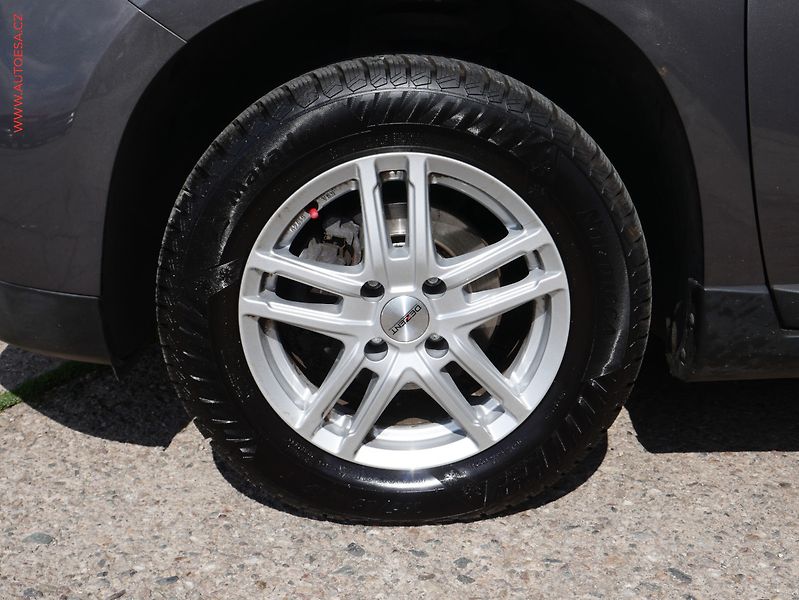 Peugeot 2008 (2015) 1.2i, AC, tempo - fotka 22 z 24