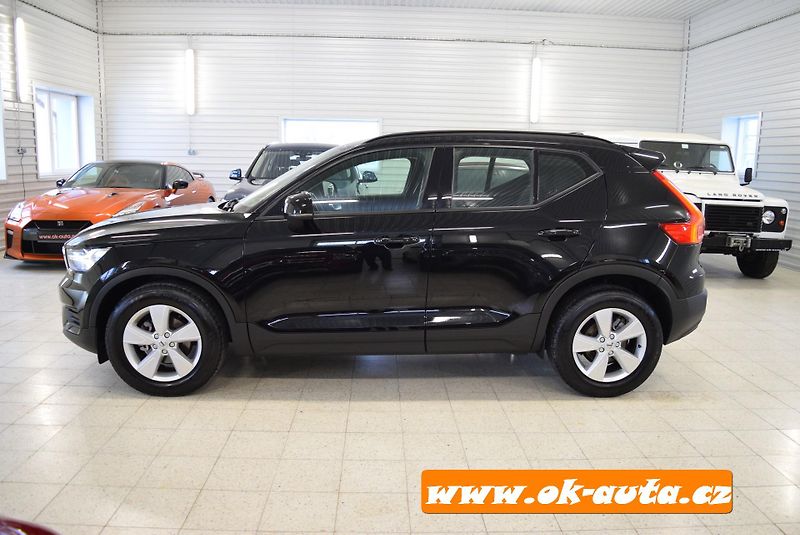 Volvo XC40 T2 MOMENTUM AUTOMAT-DPH - fotka 2 z 50