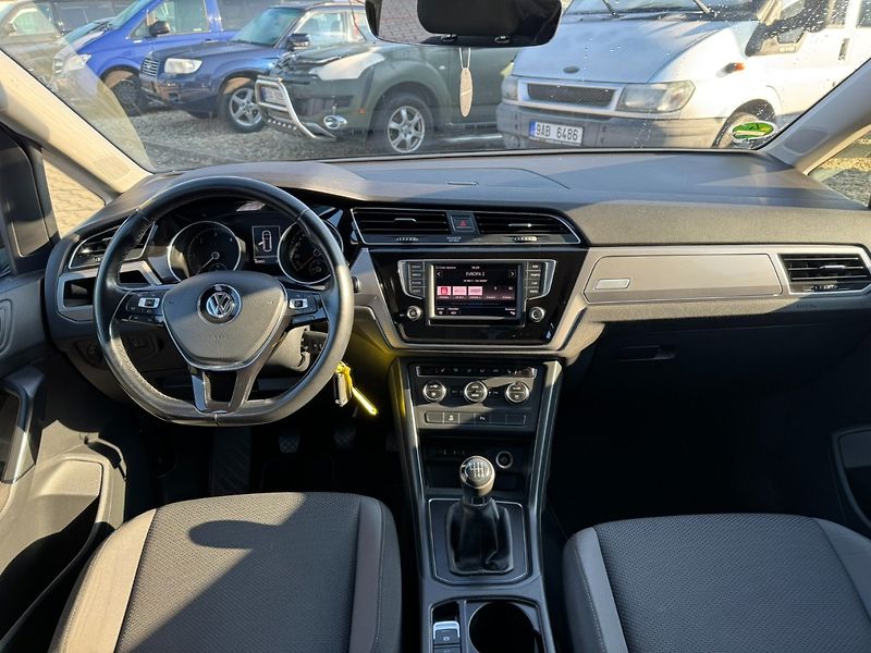 Volkswagen Touran (2016) 1,6 TDI 85 KW STK NAVI TAŽNÉ - fotka 17 z 50