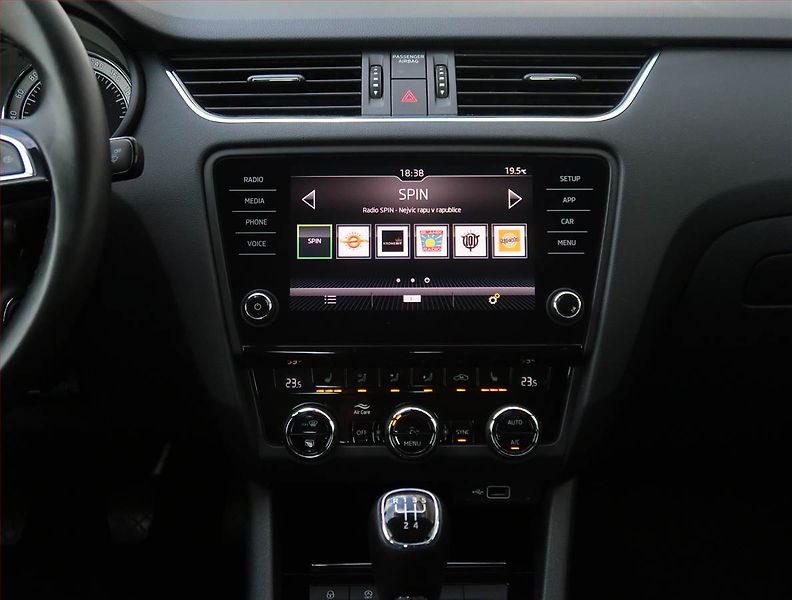 Škoda Octavia (2019) Style 1.6 TDI, ČR,1.maj - fotka 12 z 17