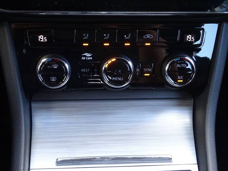 Škoda Superb (2022) 2,0TDi /110kW DSG Ambition - fotka 20 z 26