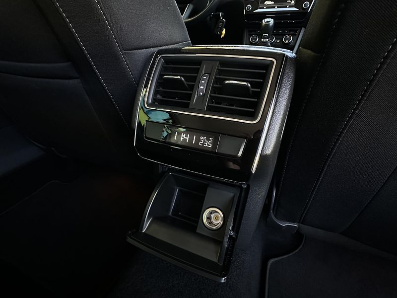 Škoda Superb (2016) 1.8TSI/132kW *STYLE* 1.Maj.  - fotka 29 z 38