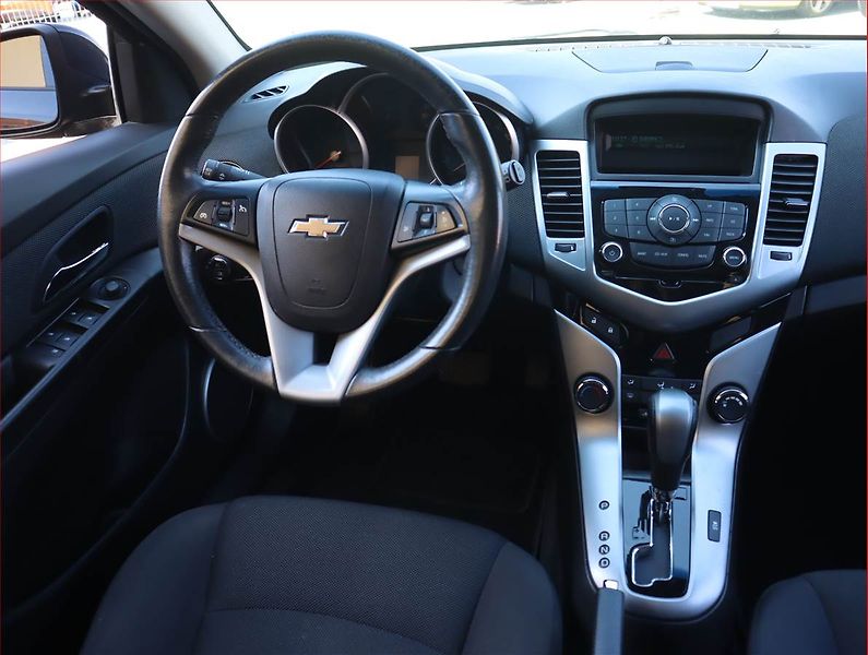 Chevrolet Cruze (2012) 2.0 VCDi, Automat, Serv.kniha - fotka 7 z 17