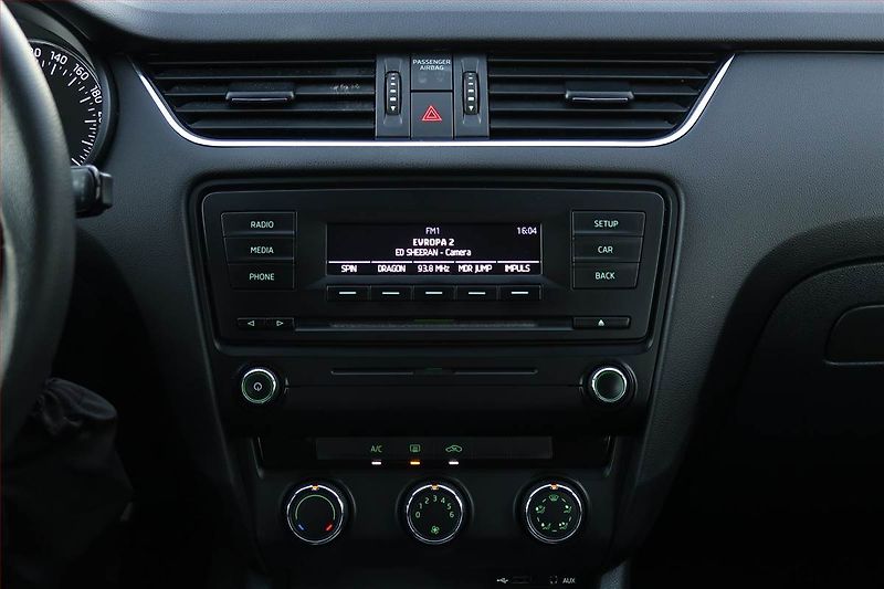 Škoda Octavia (2013) 1.6 TDI, Park. senzory - fotka 12 z 15