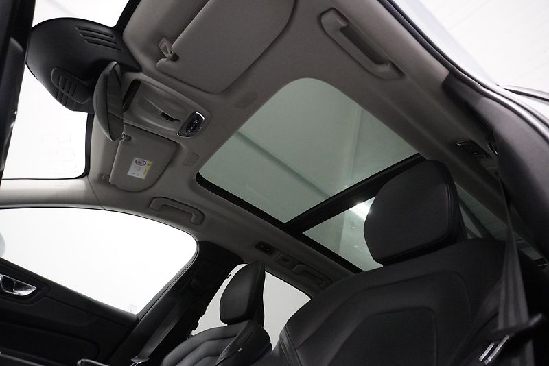 Volvo XC60  2,0 T8 TWIN ENGINE 4WD AUT. - fotka 15 z 33