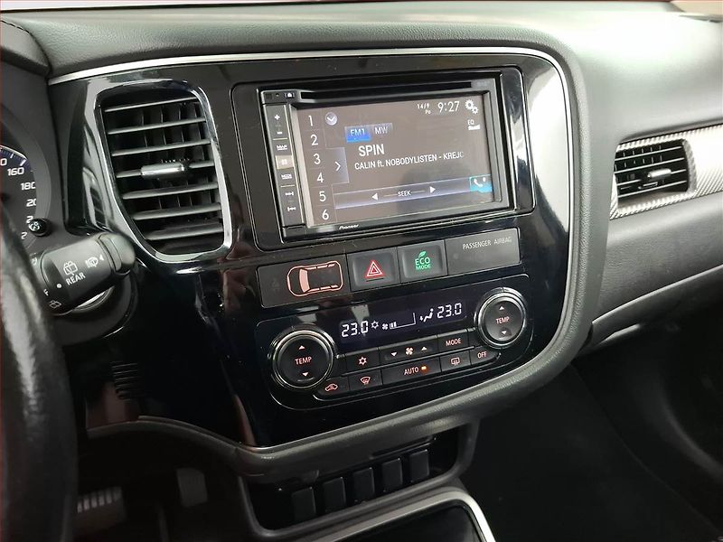 Mitsubishi Outlander (2017) 2.2 DI-D, 4X4, Automat - fotka 12 z 17