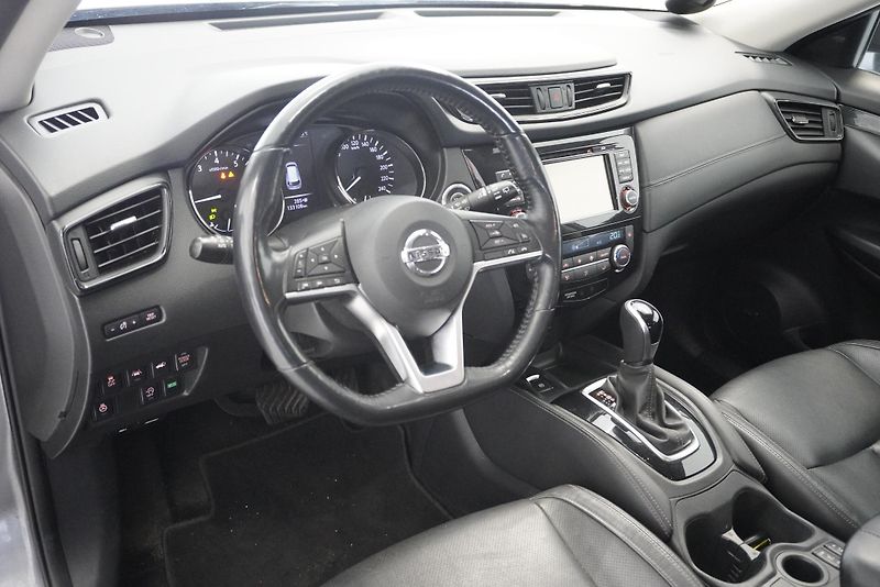 Nissan X-Trail  DIG-T 1,3i TEKNA  AUTOMAT - fotka 14 z 32