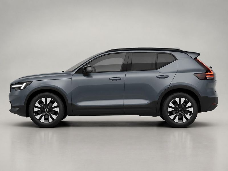 Volvo XC40 (2026) B3 PLUS DARK  - fotka 3 z 17