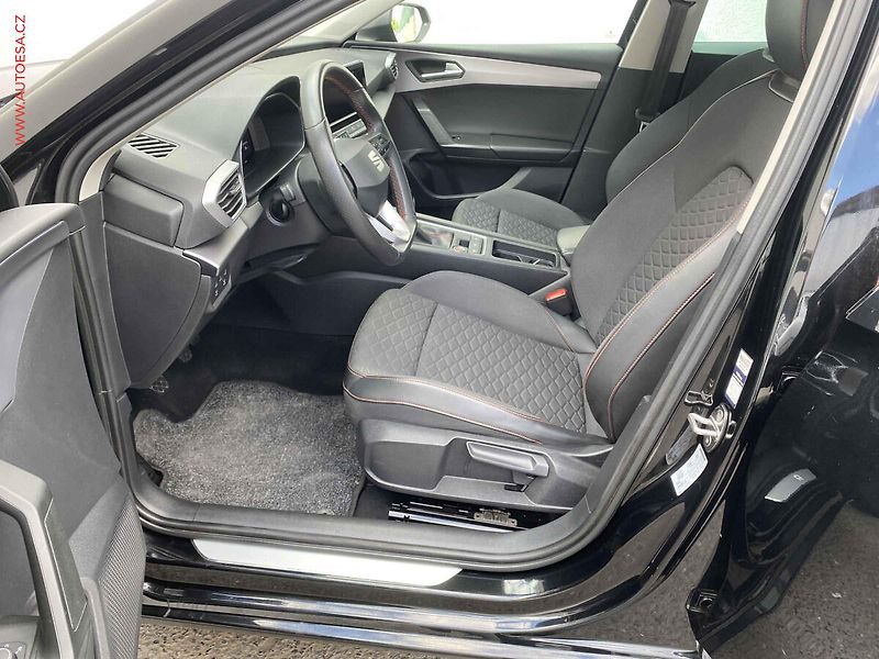Seat Leon (2021) 2.0 TDi, FR, LED - fotka 9 z 17