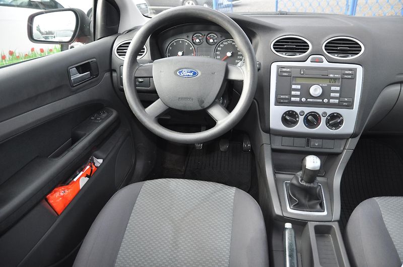 Ford Focus 1.4i 59kW - fotka 5 z 12