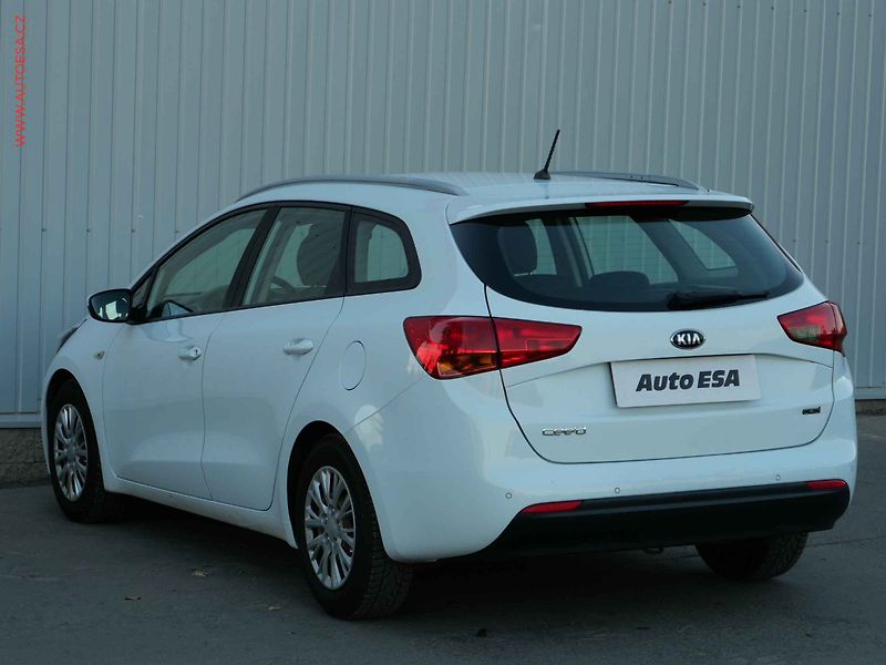 Kia Ceed (2017) 1.6CRDi, ČR, AC, tempo, park - fotka 6 z 18