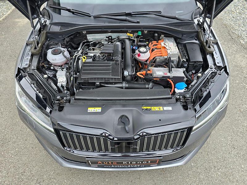 Škoda Superb 1.4TSi 160kW iV Sportline DSG - fotka 50 z 50