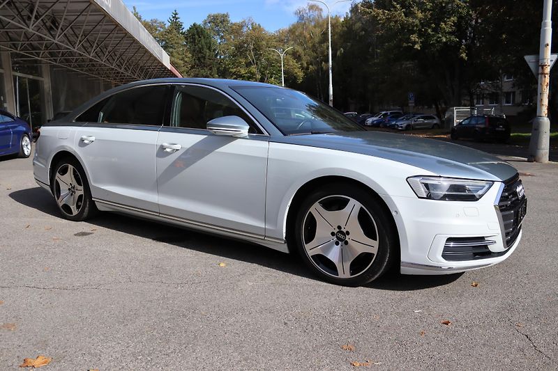 Audi A8 - fotka 10 z 68
