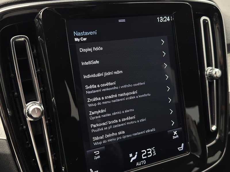 Volvo XC40 T4 MOMENTUM AUT - fotka 36 z 45