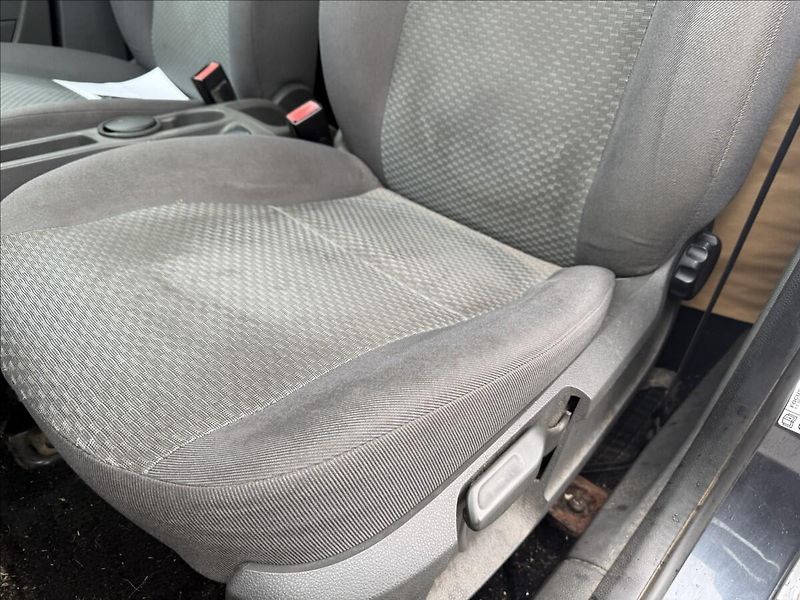 Ford Focus 1,6 i 16V 74kw Klima Tažné 2sa - fotka 19 z 20