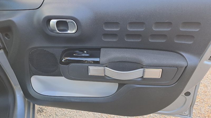 Citroën C3 1.2 PureTech S&S NAVI - fotka 8 z 28