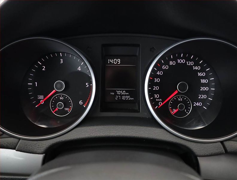 Volkswagen Golf (2010) 1.6 TDI, jezdí výborně - fotka 8 z 17