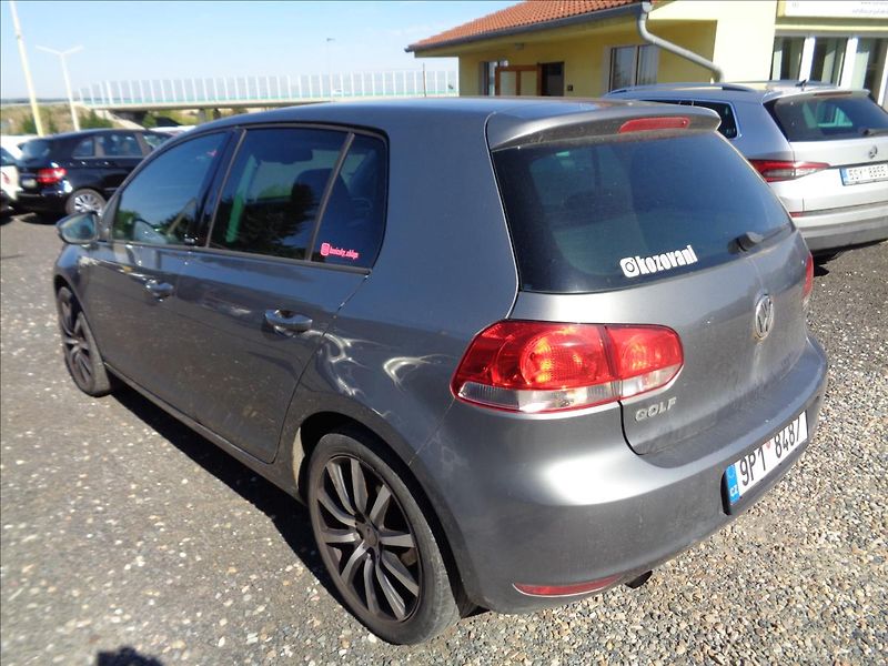 Volkswagen Golf 1,2 tsi - fotka 5 z 17