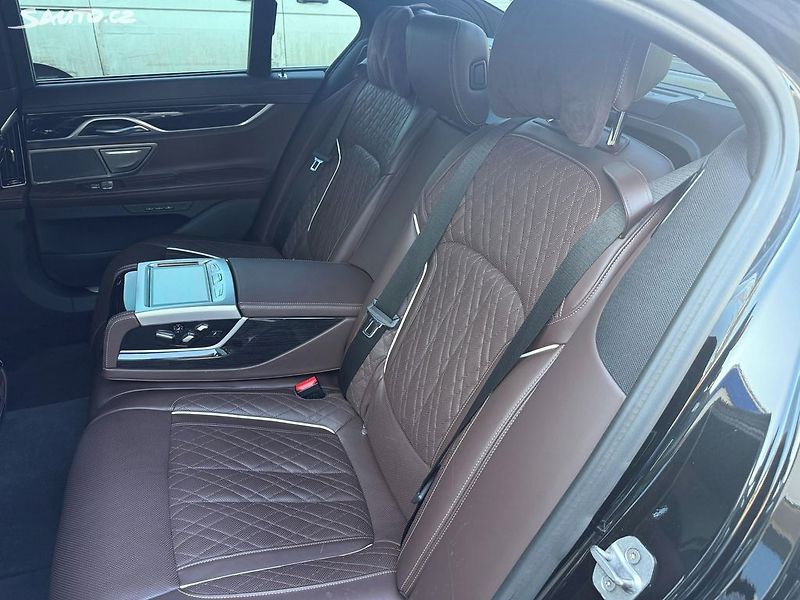 BMW Řada 7 730D koupeno v ČR DPH - fotka 37 z 50