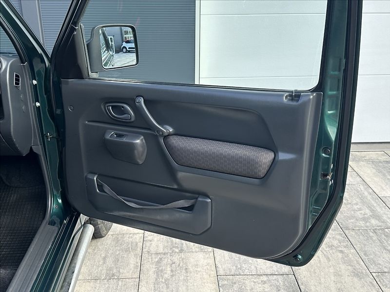 Suzuki Jimny 1,3 86PS  Club Ranger 4x4 - fotka 18 z 46