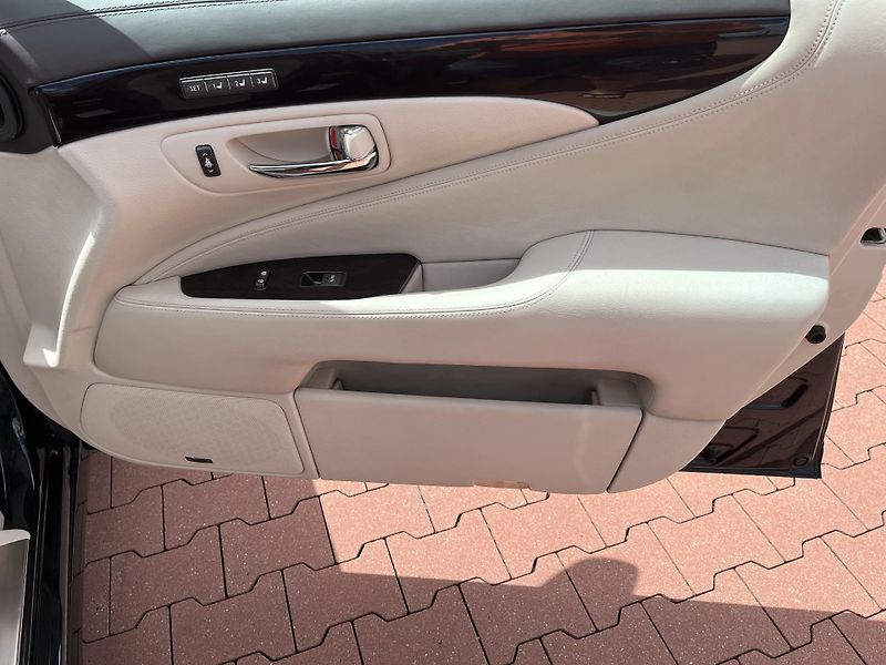 Lexus LS 600h 5.0 V8 Hybrid 1.Majitel ČR - fotka 20 z 38
