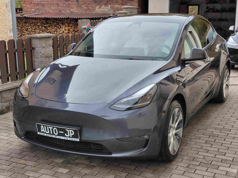 Tesla Model Y (2022) AWD Long Range SOH-91% - fotka 6 z 11