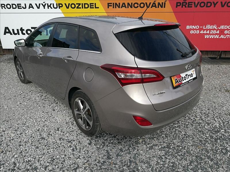 Hyundai i30 1,6 GDi 1.majitel Weekend - fotka 4 z 21
