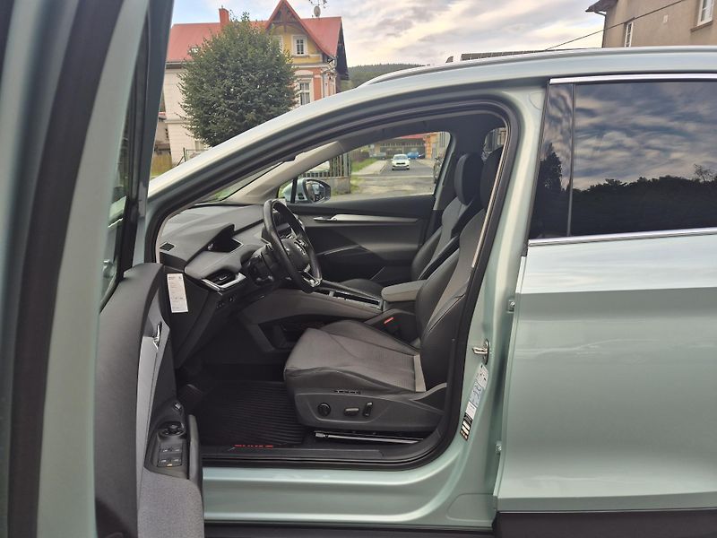 Škoda Enyaq 150kw, iV80 19ALU SOH 90% - fotka 11 z 44