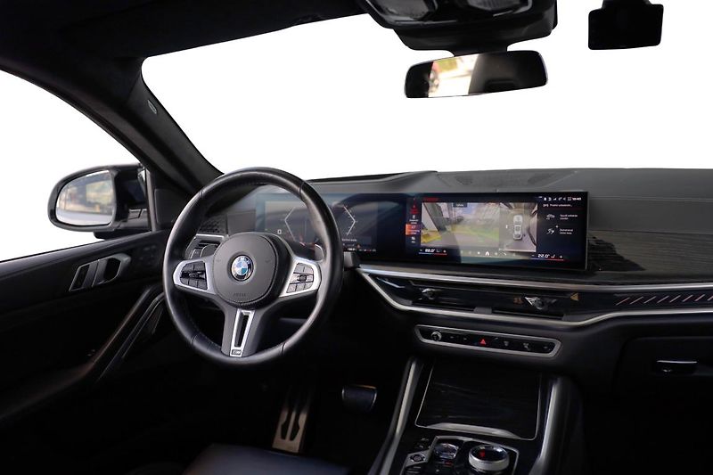 BMW X6 M60i - fotka 12 z 16