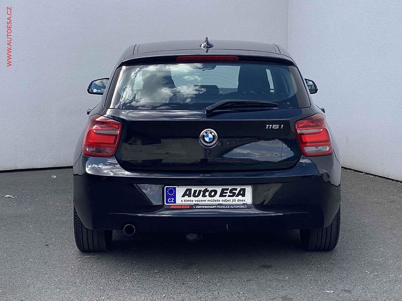 BMW Řada 1 (2013) 1.6i 116i, AC, bixen, park - fotka 5 z 18