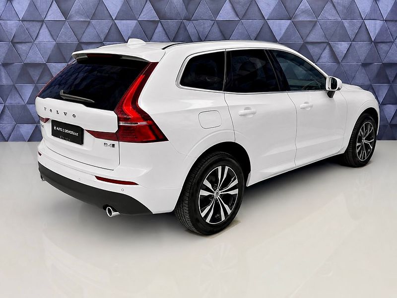 Volvo XC60 B4 AWD MOMENTUM, KAMERA, ACC, - fotka 7 z 20