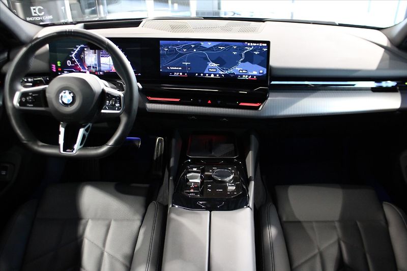 BMW Řada 5 520d xDrive M Sport Pro DAProf - fotka 14 z 35