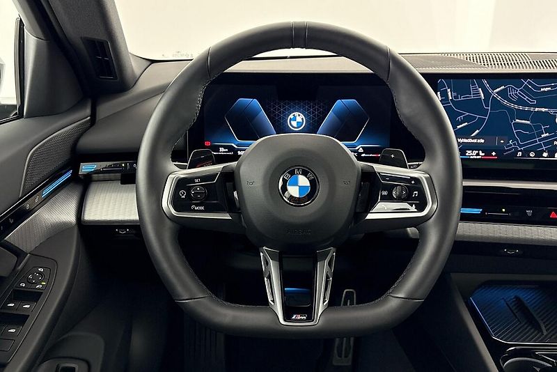 BMW Řada 5 540d xDrive Touring - fotka 19 z 24