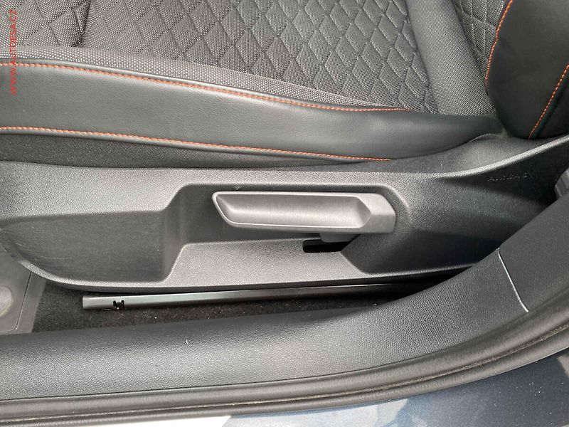 Seat Leon (2020) 1.5 TSi, FR, LED, TZ - fotka 14 z 19