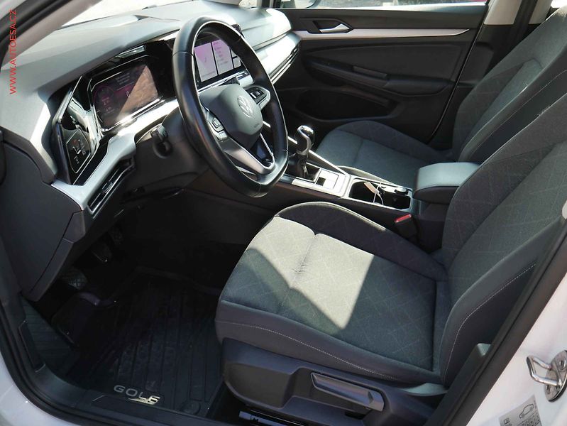 Volkswagen Golf (2023) 1.0TSi, 2.maj,ČR, Life, LED - fotka 9 z 18