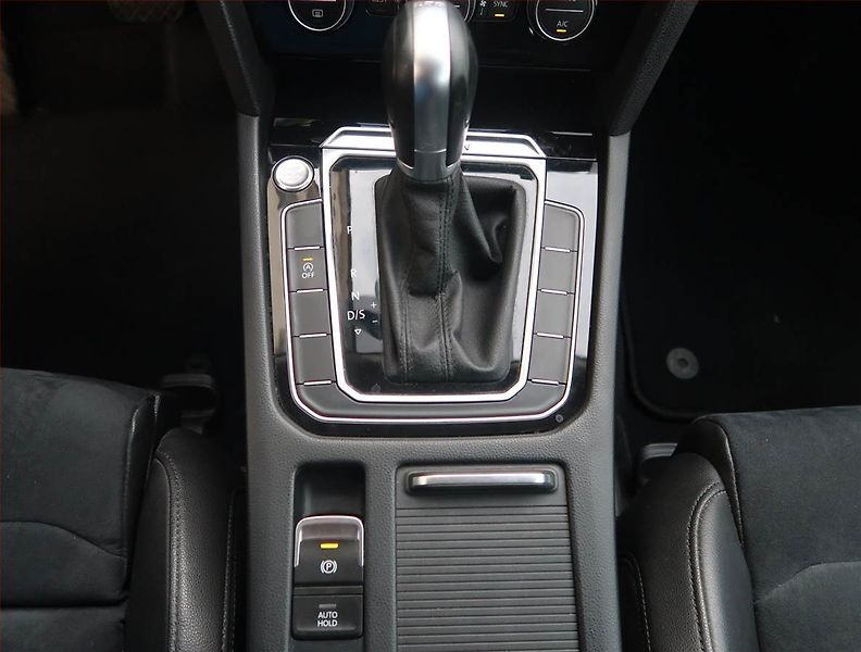 Volkswagen Passat (2018) R-Line 2.0 TDI, 4X4, Automat - fotka 13 z 21