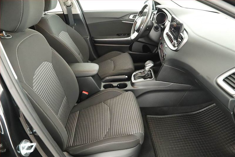 Kia Ceed (2025) 1.5 T-GDI, TOP, AUTOMAT - fotka 7 z 16