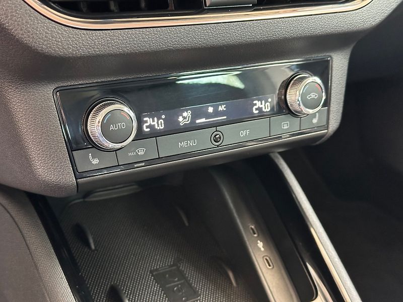 Škoda Kamiq (2020) 1.0TSi KAMERA,APP,FULL-LED - fotka 14 z 17