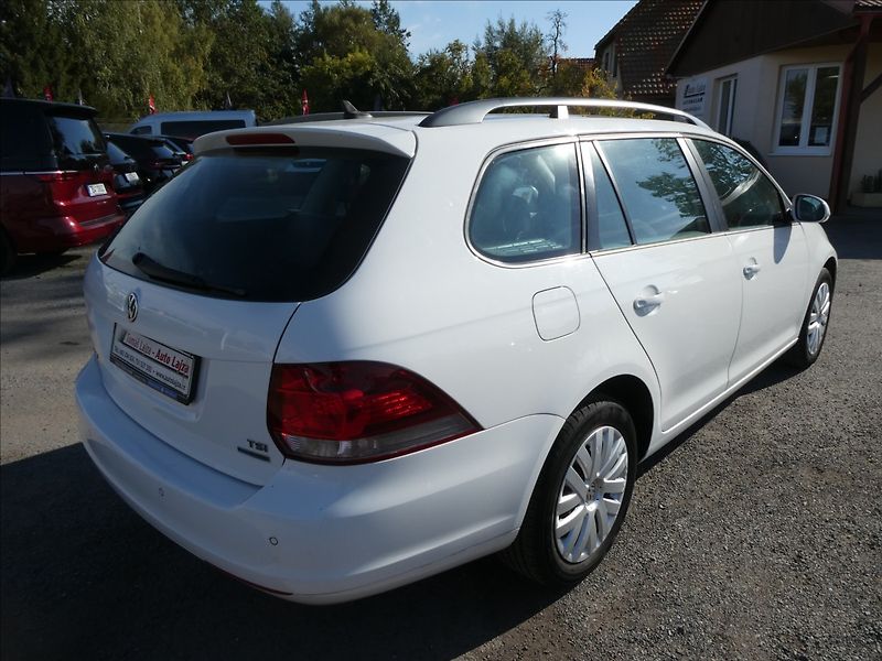 Volkswagen Golf 1,2 TSi 77kW serviska, klima - fotka 9 z 42