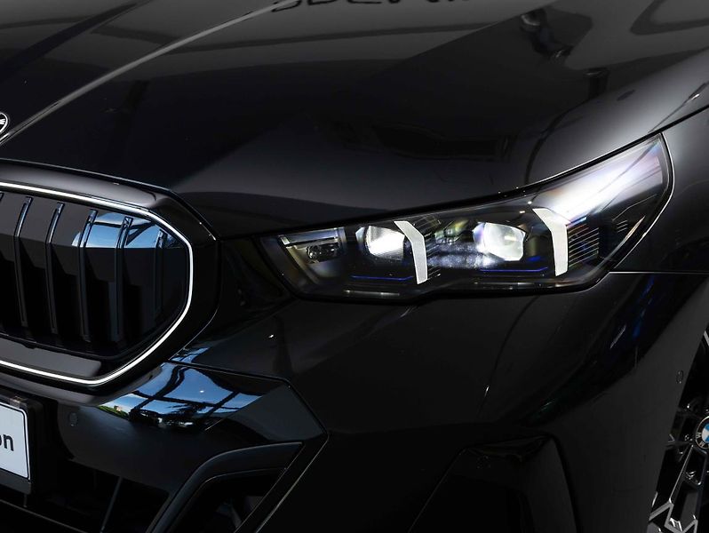 BMW Řada 5 540d xDrive Touring - fotka 7 z 20