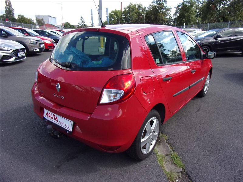 Renault Clio 1,2 - fotka 3 z 21