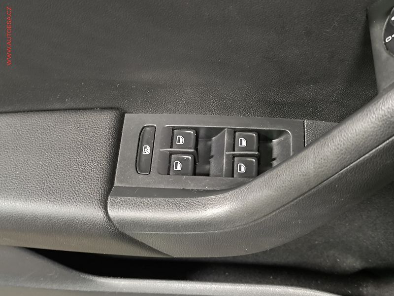 Škoda Octavia (2014) 1.6TDi 4x4, AC, tempo, park - fotka 17 z 17