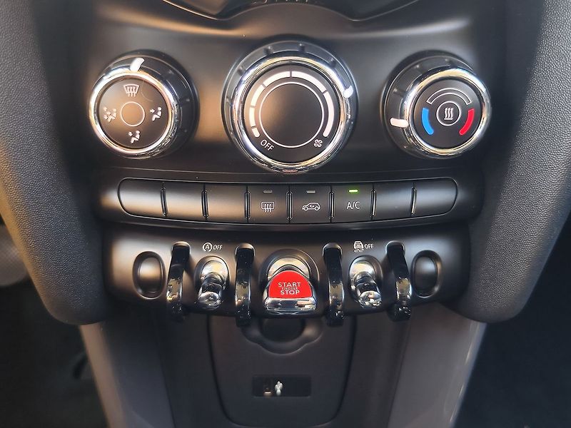 Mini Cooper 1.5/100kW ČR Servis.kn. - fotka 19 z 27