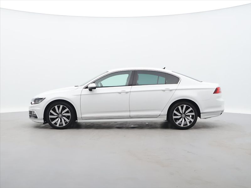 Volkswagen Passat 2,0 TDI 140kW DSG R-line CZ - fotka 4 z 27