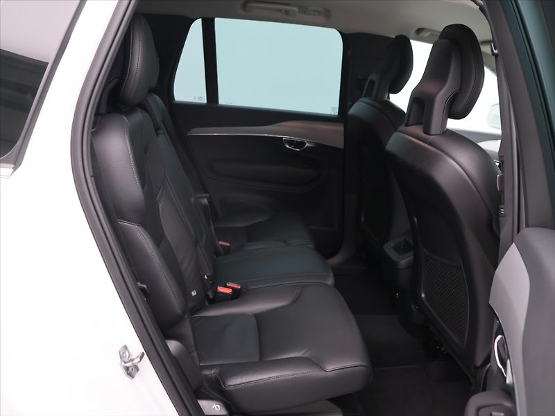 Volvo XC90 2,0 B5 173 kW AWD 7 Míst DPH C - fotka 13 z 28