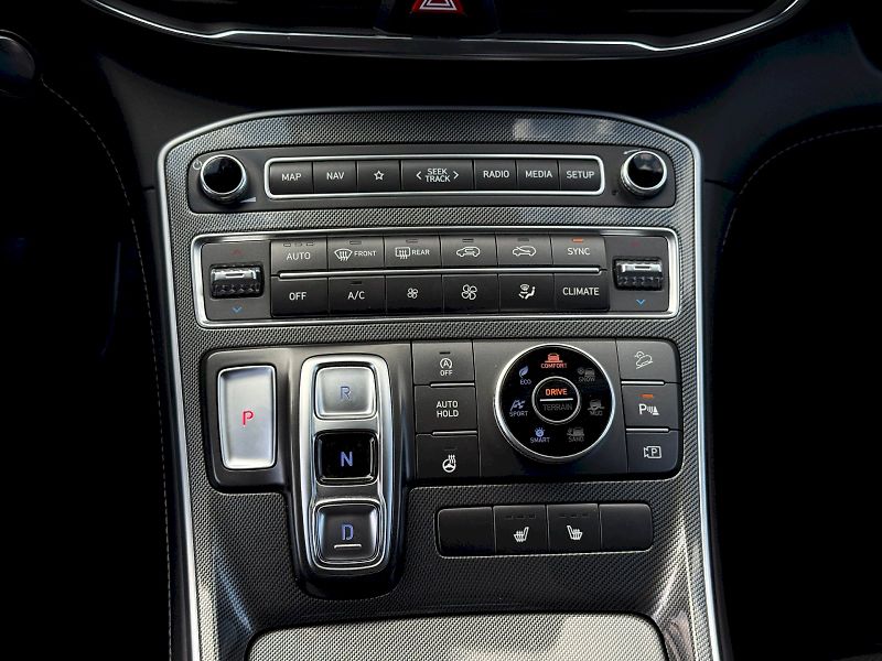 Hyundai Santa Fe (2023) 2.2 CRDi 142 kW 4x4 - fotka 13 z 22