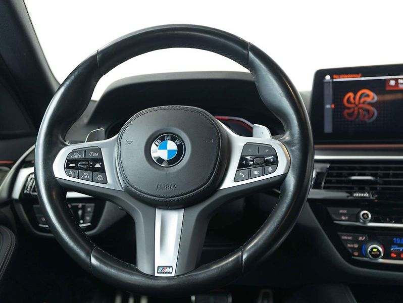 BMW Řada 5 540d xDrive - fotka 12 z 20