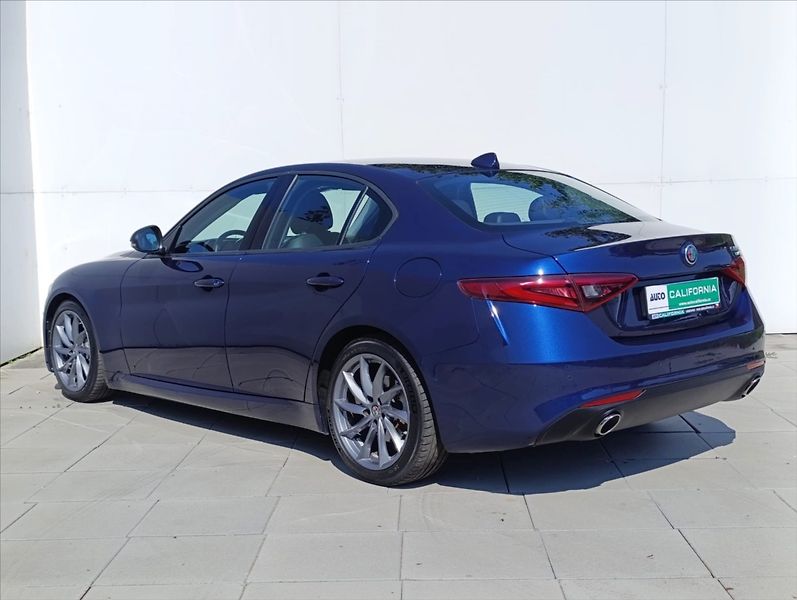 Alfa Romeo Giulia 2,2 JTD Automat Navi ,Tempomat - fotka 10 z 33