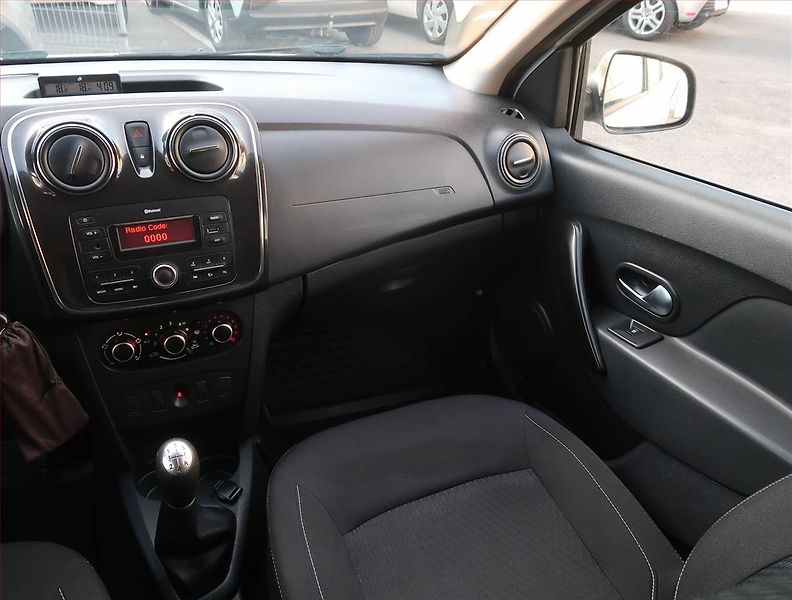 Dacia Sandero (2018) 1.0 SCe - fotka 8 z 15