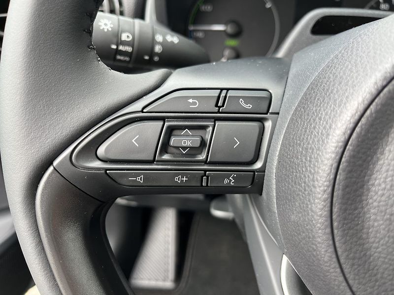 Toyota Yaris 1.5L HEV116 CVT Comfort - fotka 13 z 26